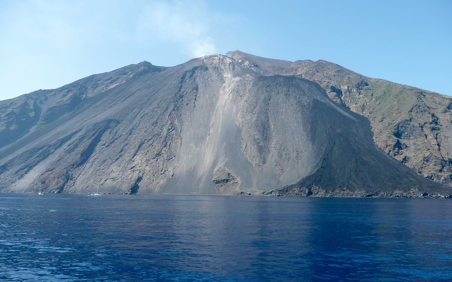 vulcano-lipari-stromboli-mini-crociera-da-Tropea-e-Vibo Marina-arrivo-stromboli